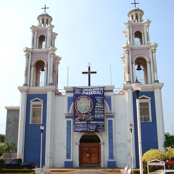 Visitar la Iglesia de San Isidro Labrador en Comalcalco